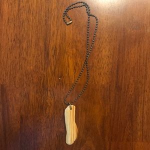 Seashell piece necklace